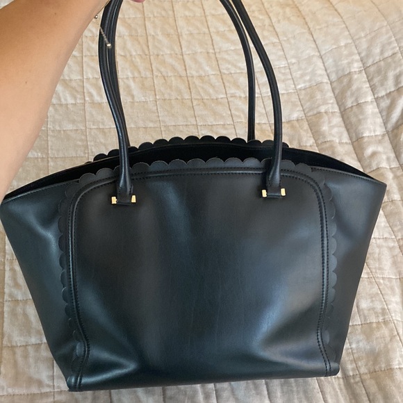 Kate Spade black scalloped purse with gold hardware - Picture 7 of 8